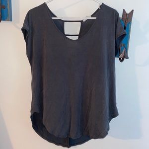 Hi-Low shirt with Keyhole back